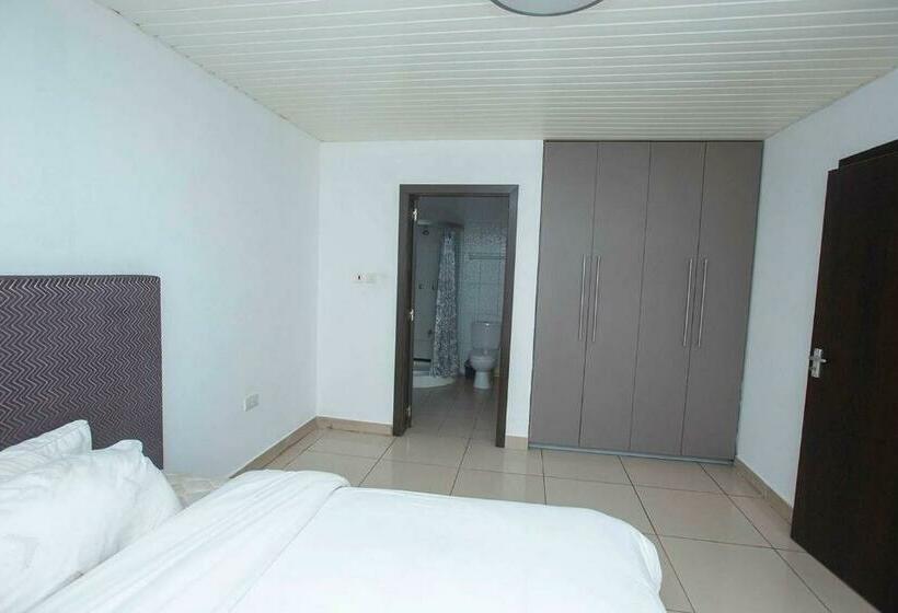 Standard Studio, South La Apartments