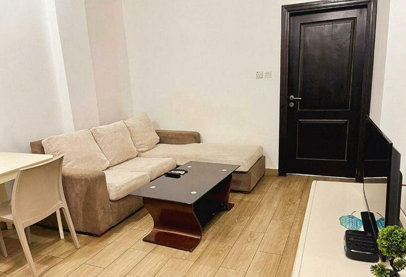 Standard Studio, South La Apartments