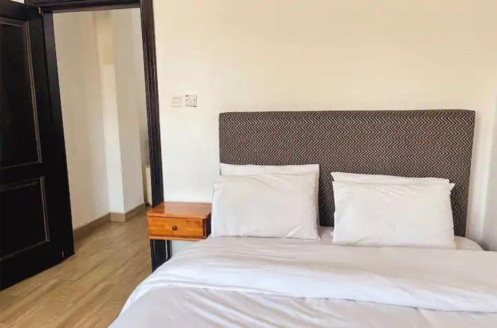 Standard Studio, South La Apartments