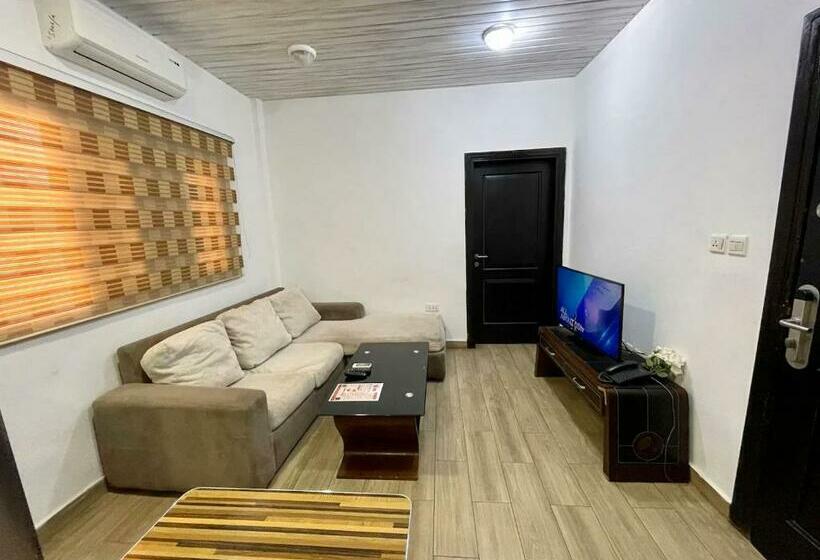 Superior Studio, South La Apartments