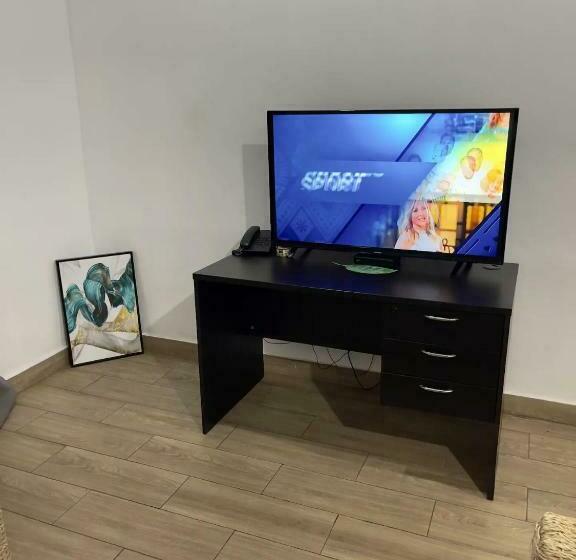 Superior Studio, South La Apartments