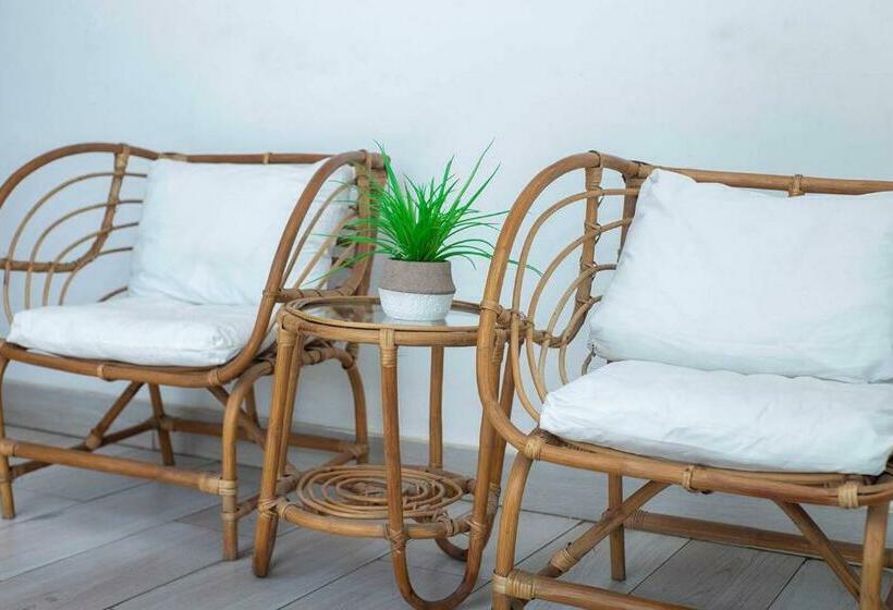 2 Bedroom Apartment, South La Apartments