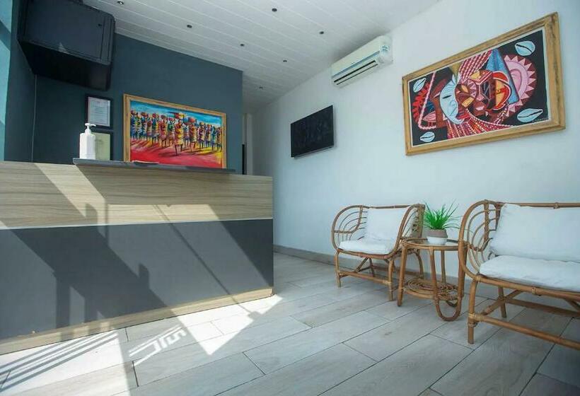 2 Bedroom Apartment, South La Apartments