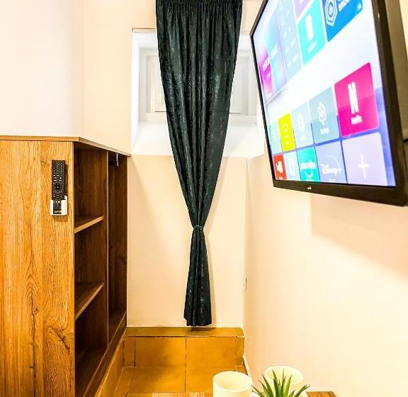 スタンダードルーム, Private Rooms In Silvy S Pretty House