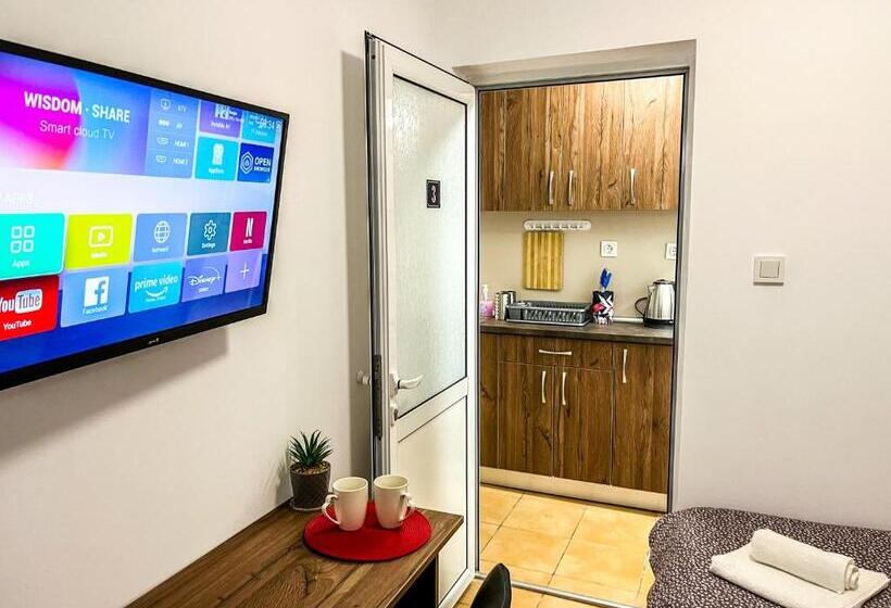 スタンダードルーム, Private Rooms In Silvy S Pretty House