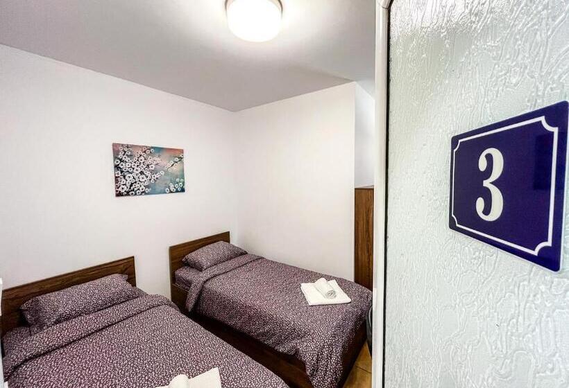 スタンダードルーム, Private Rooms In Silvy S Pretty House