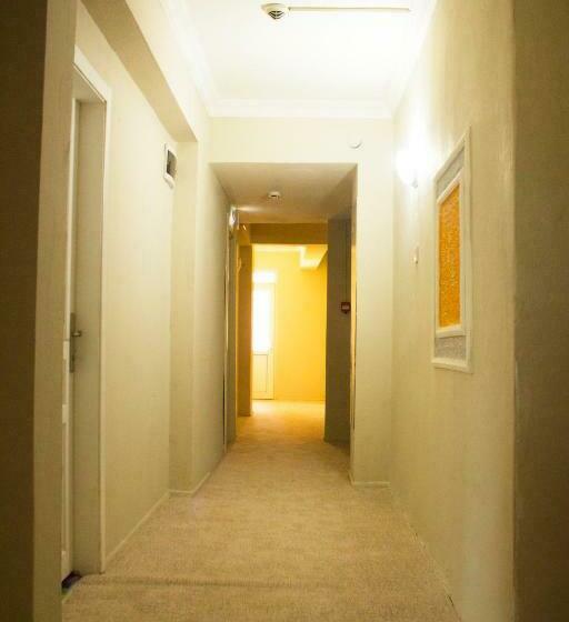 标准三人间, Ephesus Hera