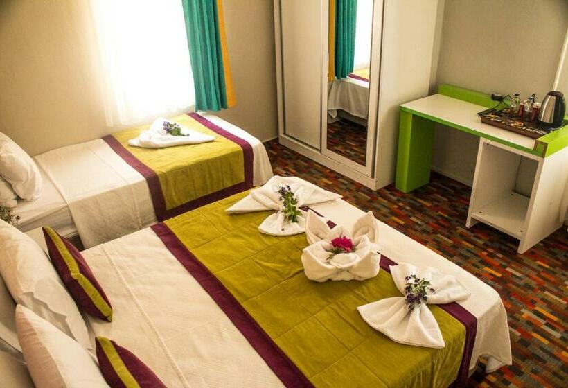 标准三人间, Ephesus Hera