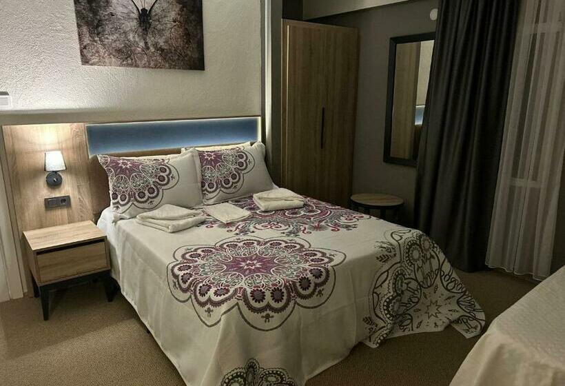 标准三人间, Ephesus Hera