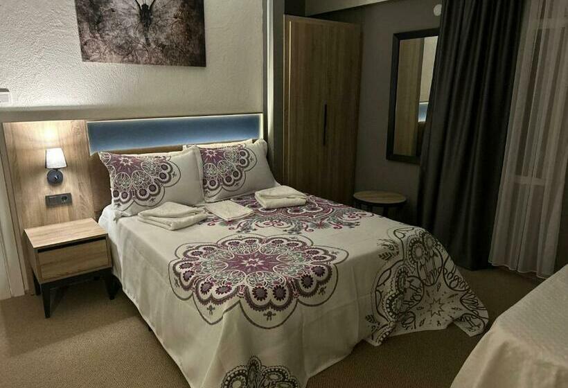 标准三人间, Ephesus Hera