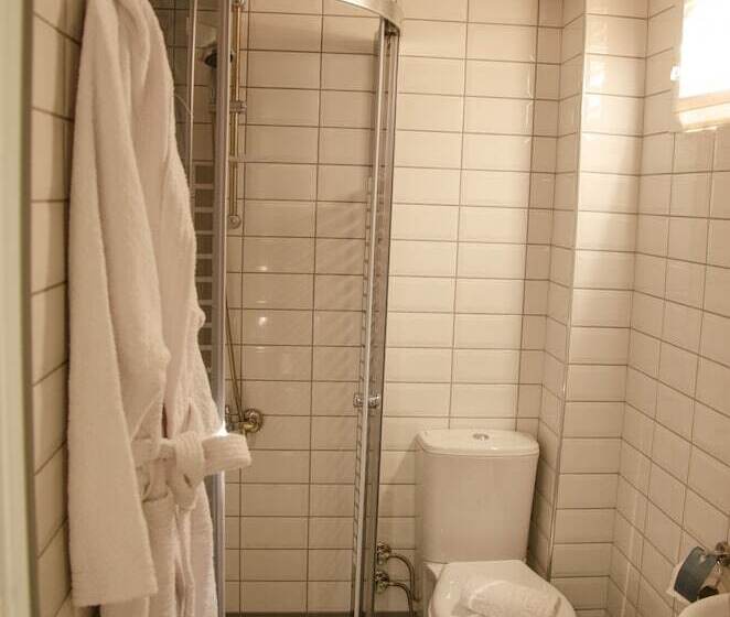 豪华三人间, Ephesus Hera