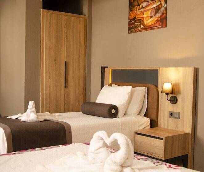 豪华三人间, Ephesus Hera