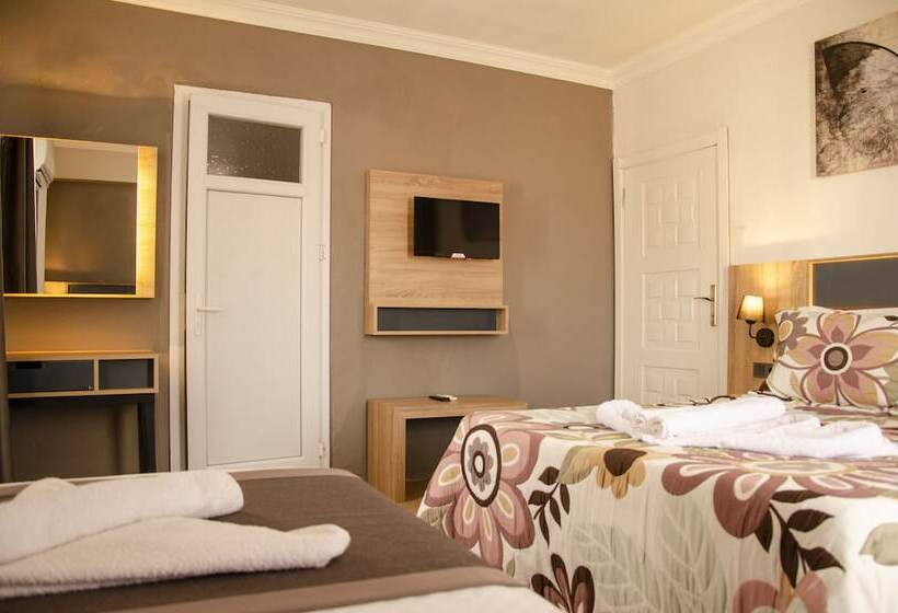 豪华三人间, Ephesus Hera