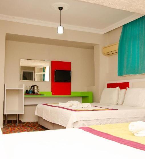 带阳台的三人标准间, Ephesus Hera