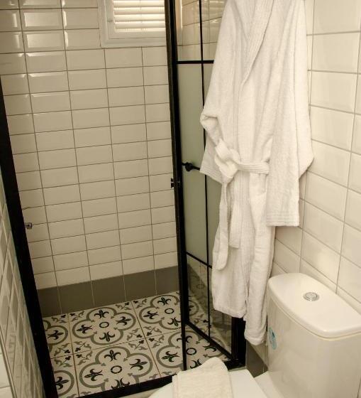 豪华三人间, Ephesus Hera