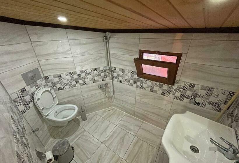 家庭套房, Falay O Chena