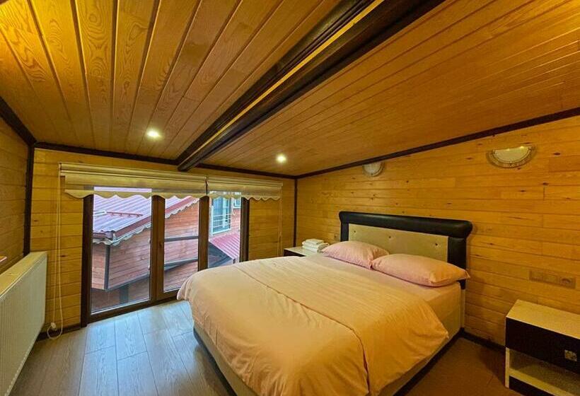 家庭套房, Falay O Chena