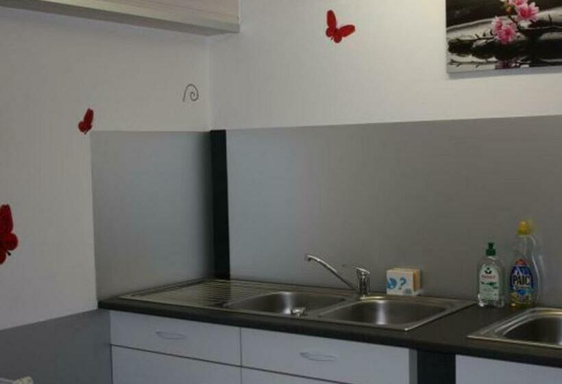 غرفة قياسية, Roulotte Cosy Avec Kitchenette, Ruisseau Apaisant Et Espace Bien être, Nuit Insolite à Ferdrupt   Fr