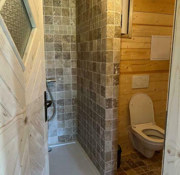 منزل غرفة نوم واحدة, La Patru Daci