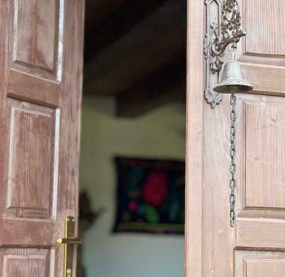 منزل غرفتين نوم, La Patru Daci