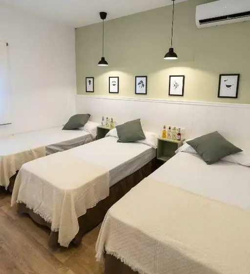 اتاق استاندارد سه نفره, Hostal Royal Bliss