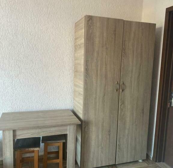 اتاق خانوادگی, Tea’s