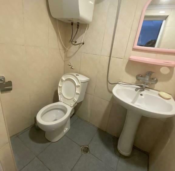 اتاق خانوادگی با چشمانداز باغ, Tea’s