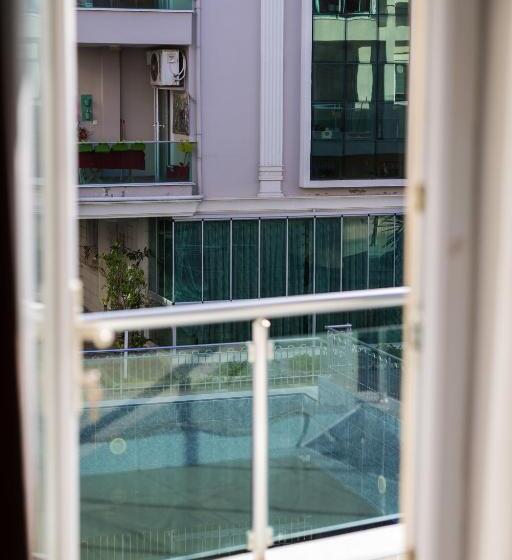 스탠다드 스튜디오, Brandhill Apart