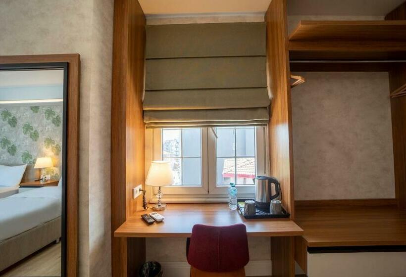 חדר סטנדרט לארבעה נוף לים, Mell City Hotel Trabzon