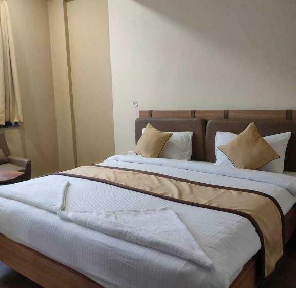 חדר דלוקס, The Golf 1