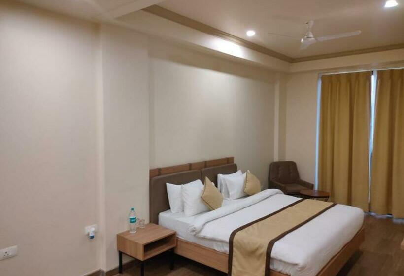 חדר דלוקס, The Golf 1