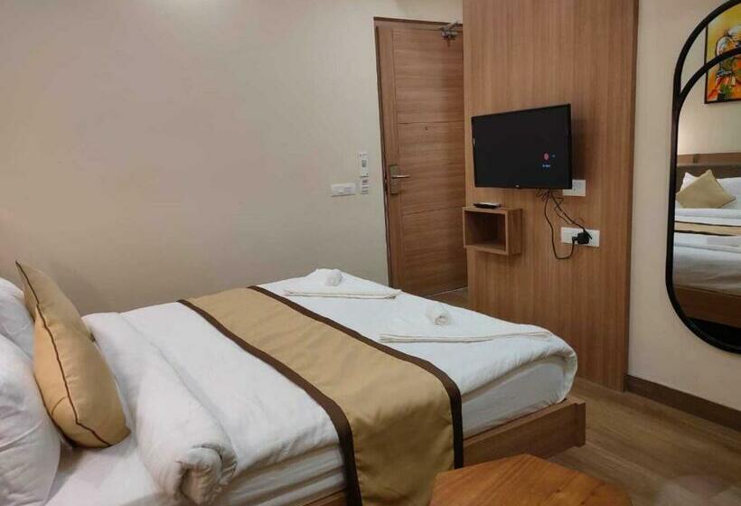 חדר דלוקס, The Golf 1