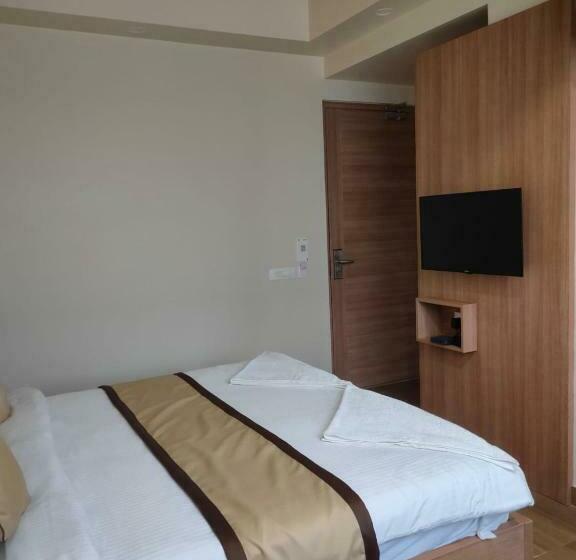 חדר דלוקס, The Golf 1