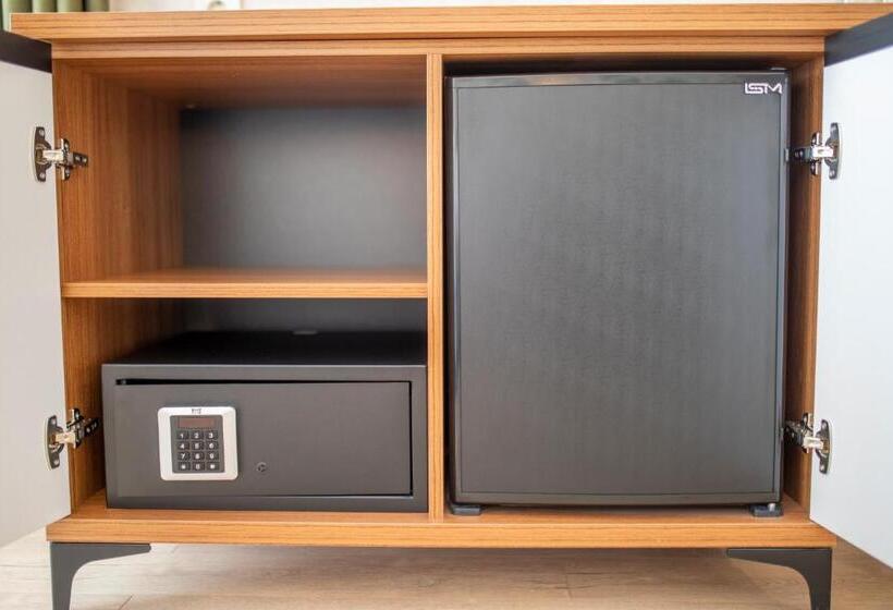 חדר סטנדרט לארבעה נוף לים, Mell City Hotel Trabzon