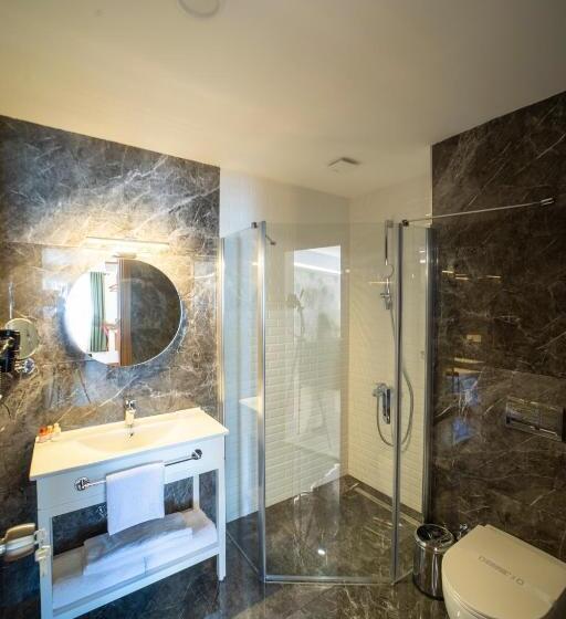 חדר סטנדרט לארבעה נוף לים, Mell City Hotel Trabzon