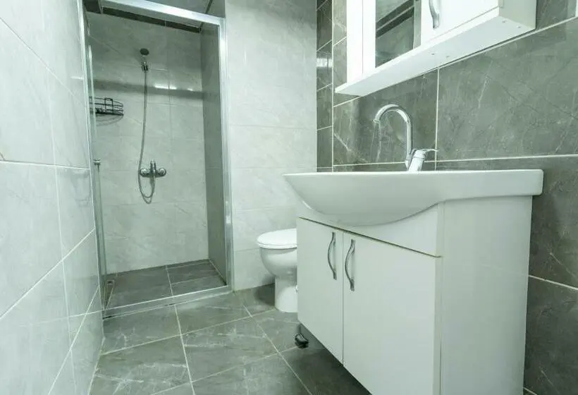 Perhehuone, Yaşam