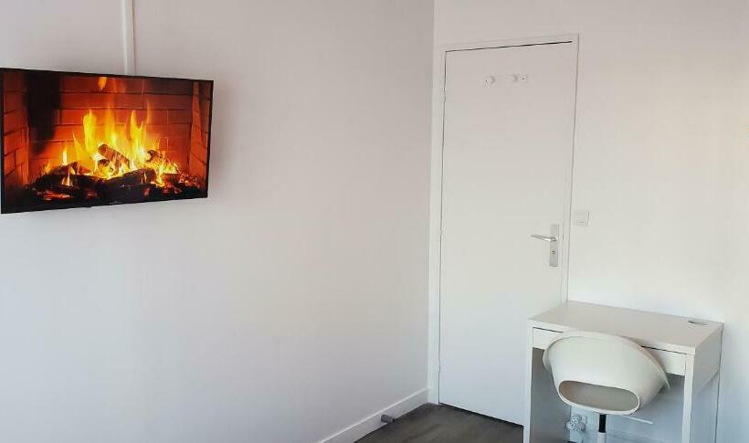 デラックスルーム, Charming Room With Shared Space Close To Paris   Chambres Confort Avec Espaces Partagés Proche De Pa