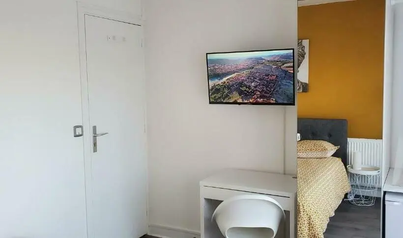 Deluxe-huone Parveke, Charming Room With Shared Space Close To Paris   Chambres Confort Avec Espaces Partagés Proche De Pa