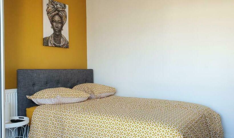 バルコニー付きデラックスルーム, Charming Room With Shared Space Close To Paris   Chambres Confort Avec Espaces Partagés Proche De Pa