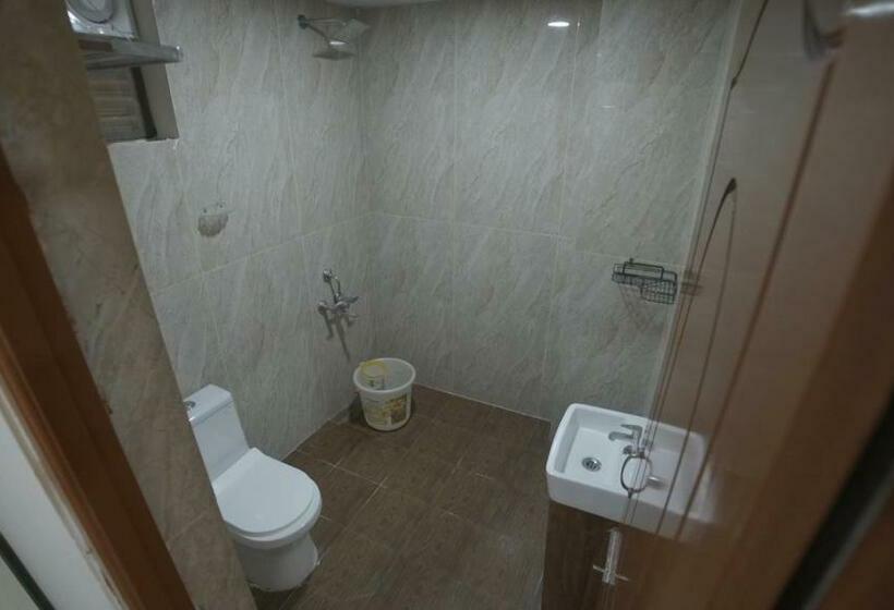 Номер Deluxe, Rajam Selva