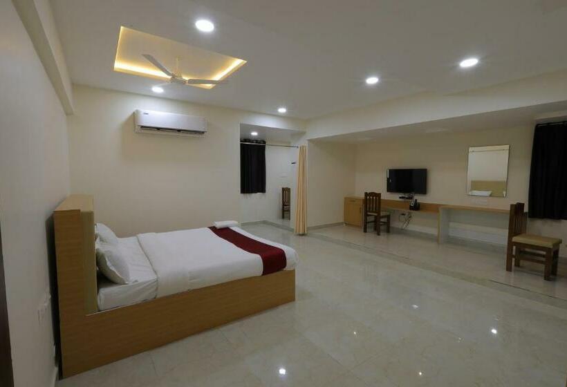 Люкс Кровать Кинг, Rajam Selva