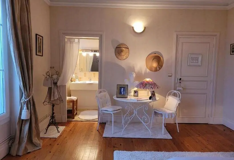 Standard Kolmen Hengen Huone, Chambres D Hôtes