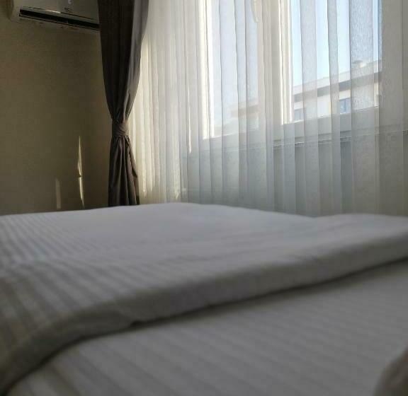 דירת שלושה חדרים, Pusula Motel