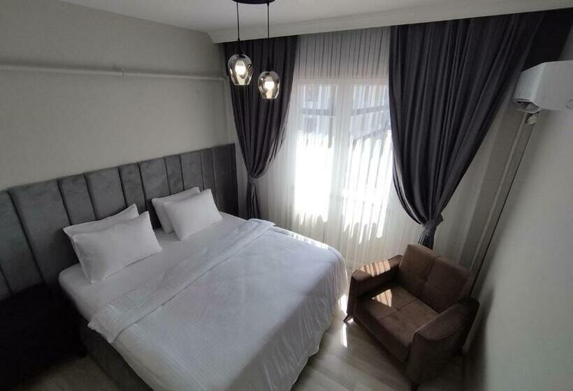 דירת שלושה חדרים, Pusula Motel