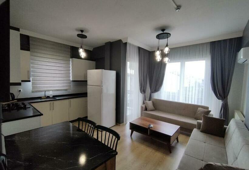 דירת שלושה חדרים, Pusula Motel