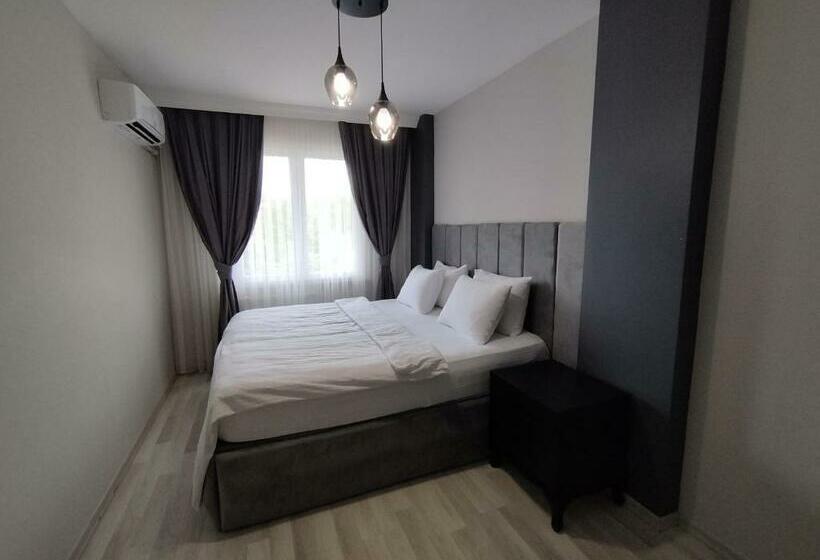 דירת חדר בקומת קרקע, Pusula Motel