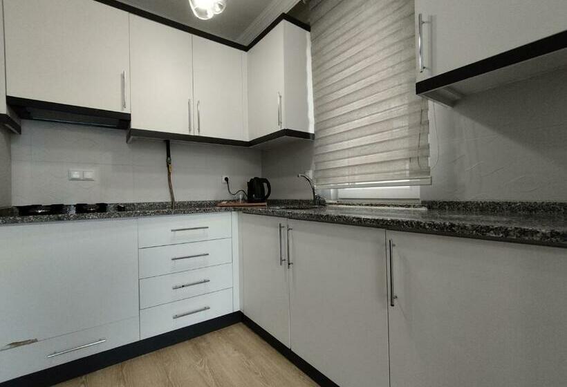 דירת חדר בקומת קרקע, Pusula Motel