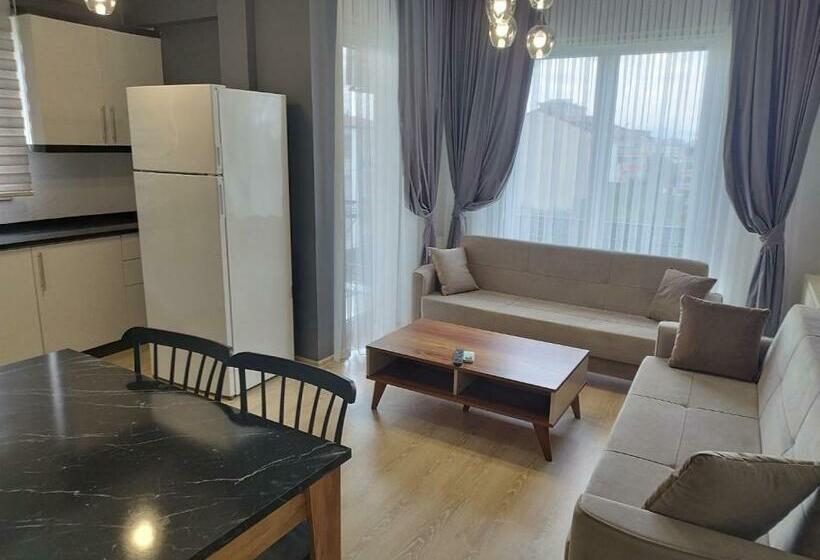 דירת שלושה חדרים, Pusula Motel