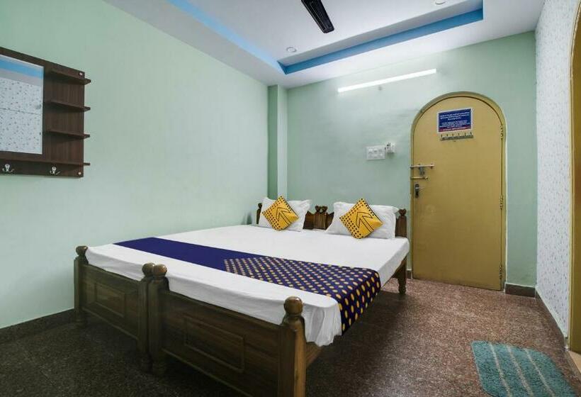 חדר קלאסי לשלושה, Spot On 81434 Hotel Omkar Vista