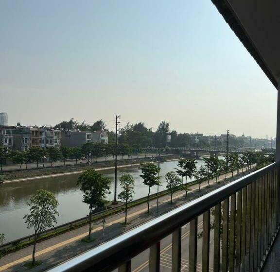 اتاق لوکس, Khách Sạn Sông Lô